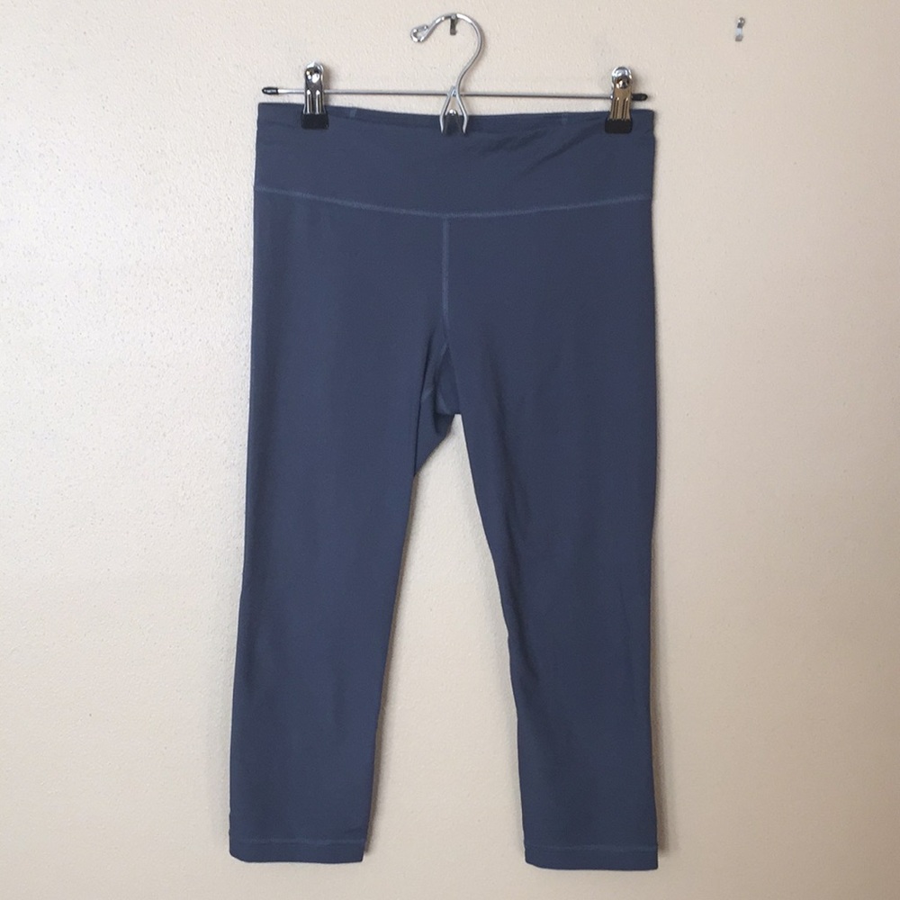 Underarmour gray cropped leggings